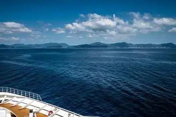 Vue sur le paysage depuis un bateau de croisière